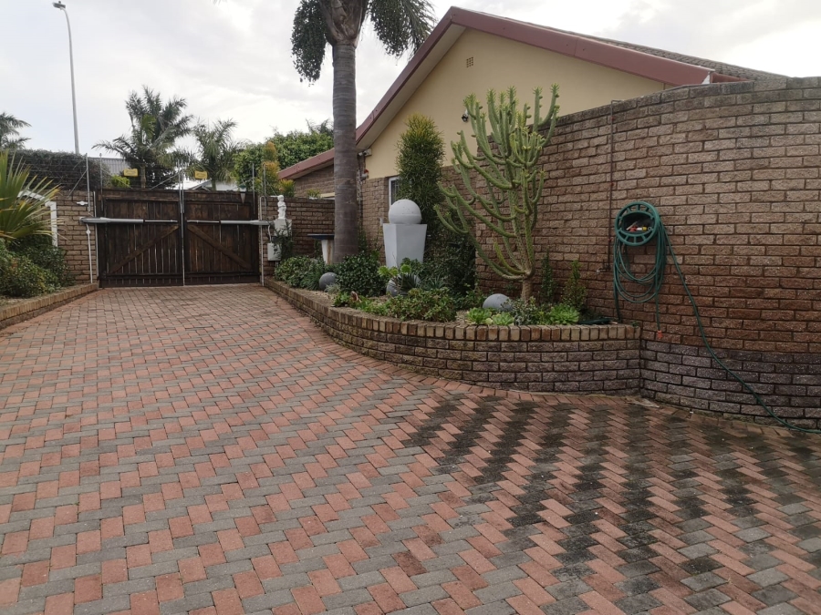 4 Bedroom Property for Sale in Azalea Park Eastern Cape